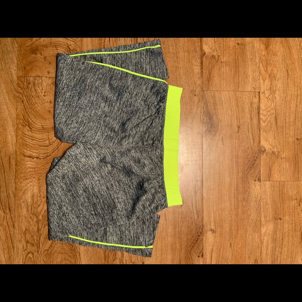 Women’s athletic leggings